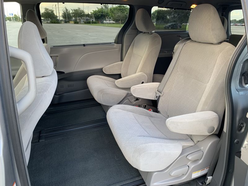Toyota Sienna pic #1355