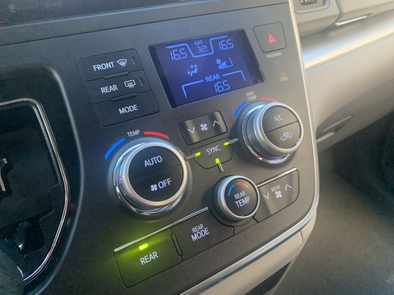 Toyota Sienna pic #1372