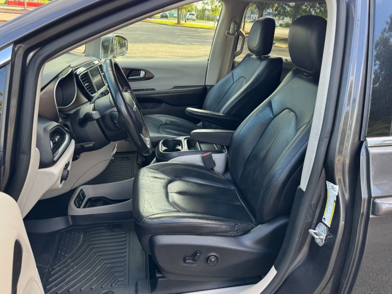 Chrysler Pacifica Touring L pic #3916