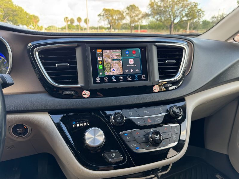 Chrysler Pacifica Touring L pic #3926