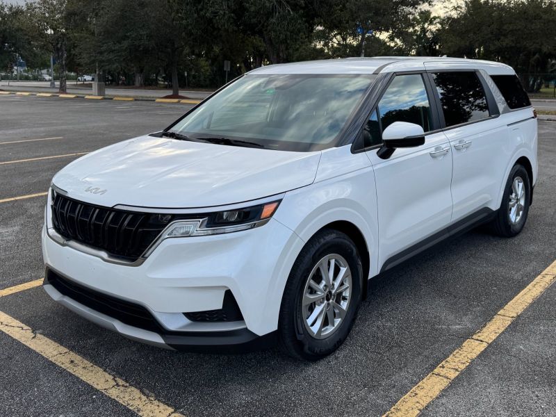 Kia Carnival rental