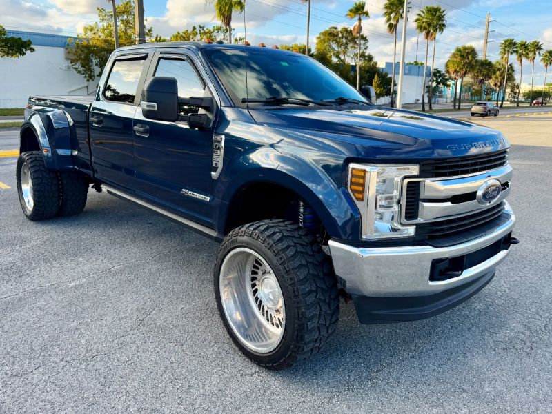 Ford Super Duty F-350 for rent
