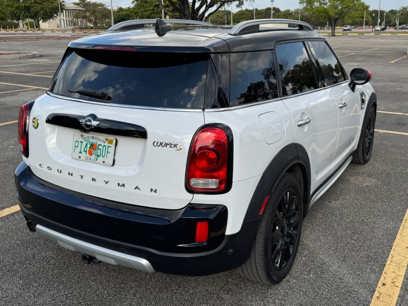 MINI Countryman Plug-In Hybrid for hire