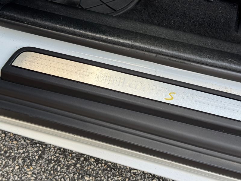 MINI Countryman Plug-In Hybrid pic #4813