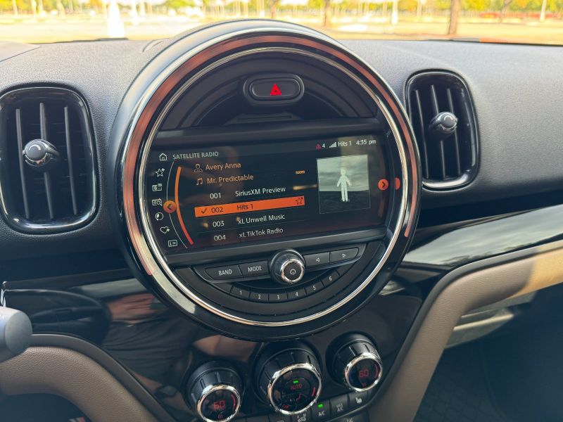 MINI Countryman Plug-In Hybrid pic #4821