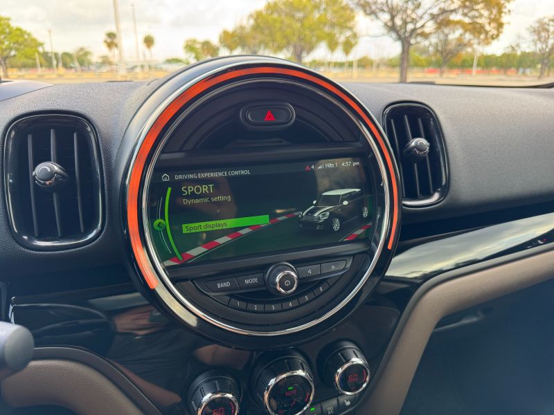 MINI Countryman Plug-In Hybrid pic #4827