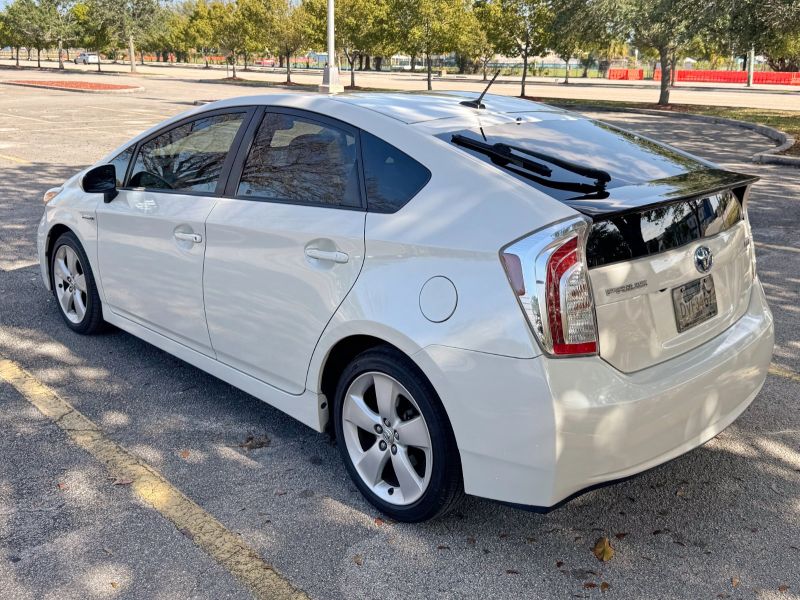 Toyota Prius Five pic #4911
