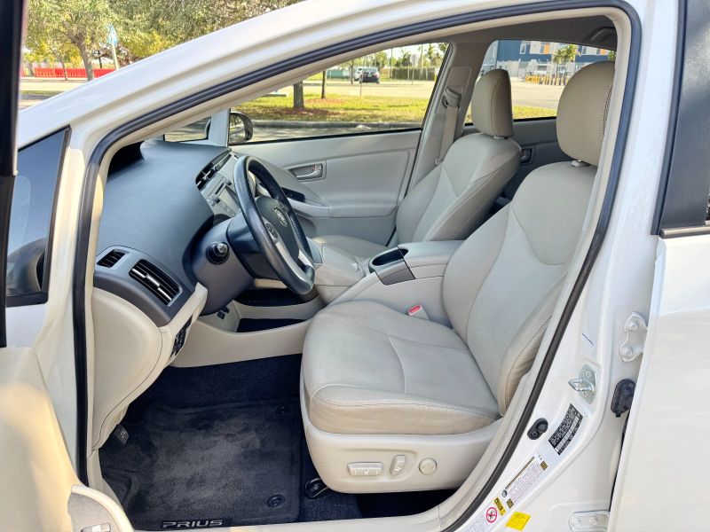 Toyota Prius Five pic #4915