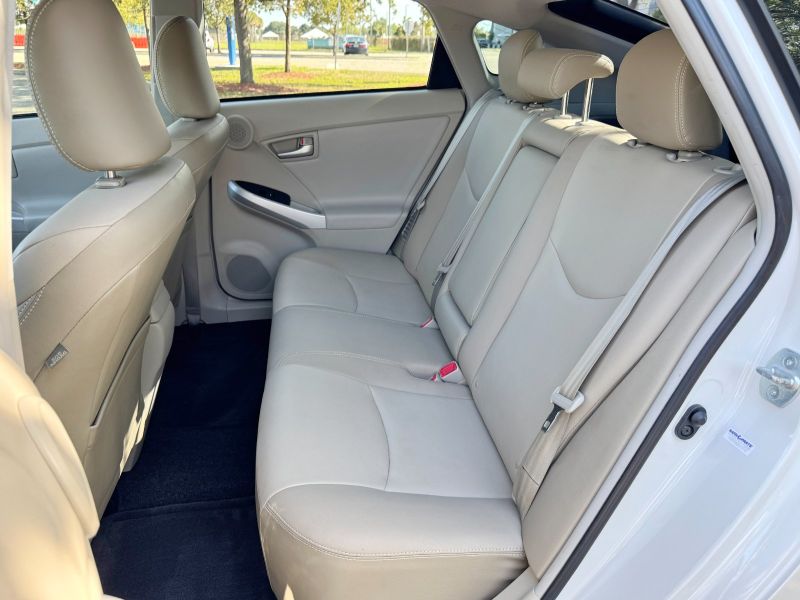 Toyota Prius Five pic #4917