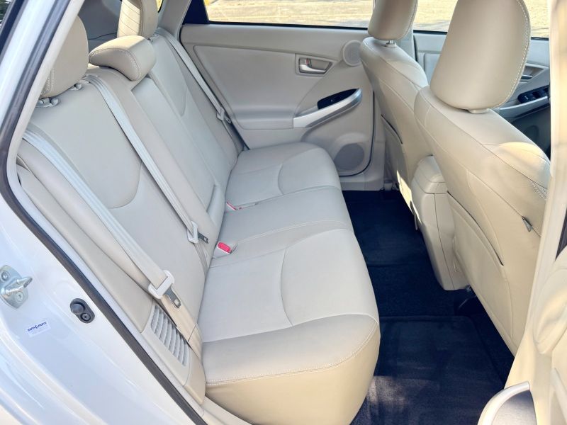 Toyota Prius Five pic #4918