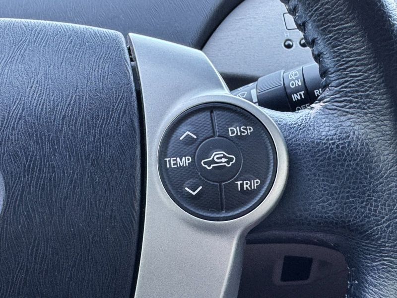 Toyota Prius Five pic #4925