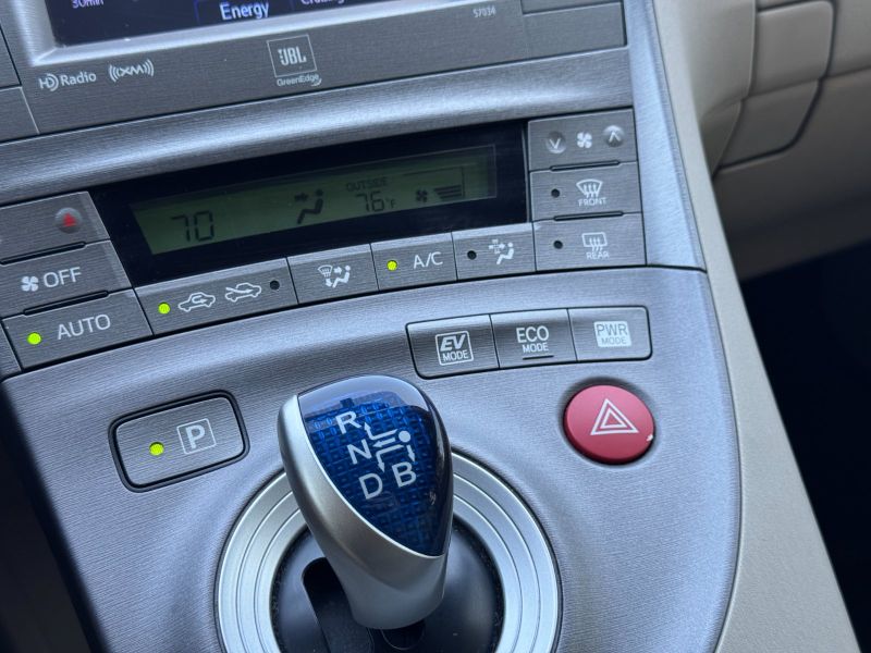 Toyota Prius Five pic #4935