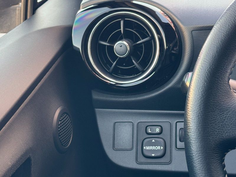 Toyota Prius C Four pic #4950