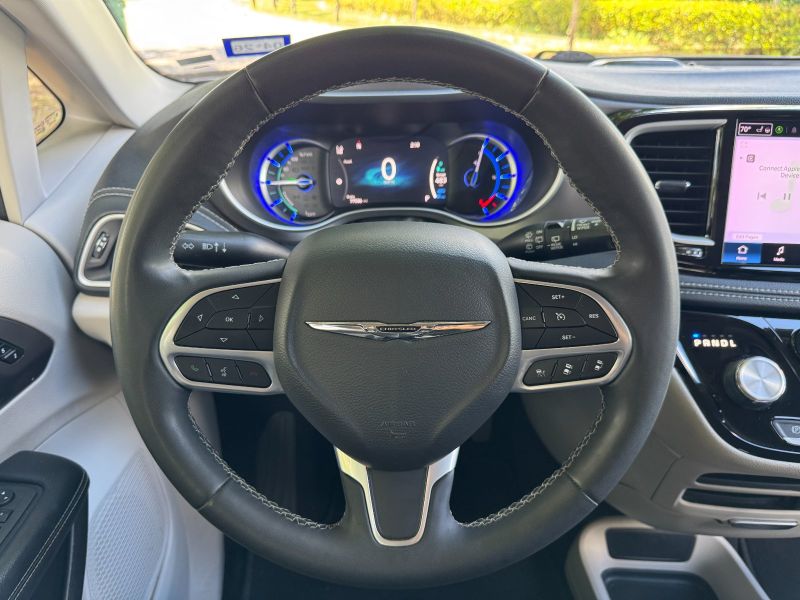 Chrysler Pacifica Hybrid pic #5220