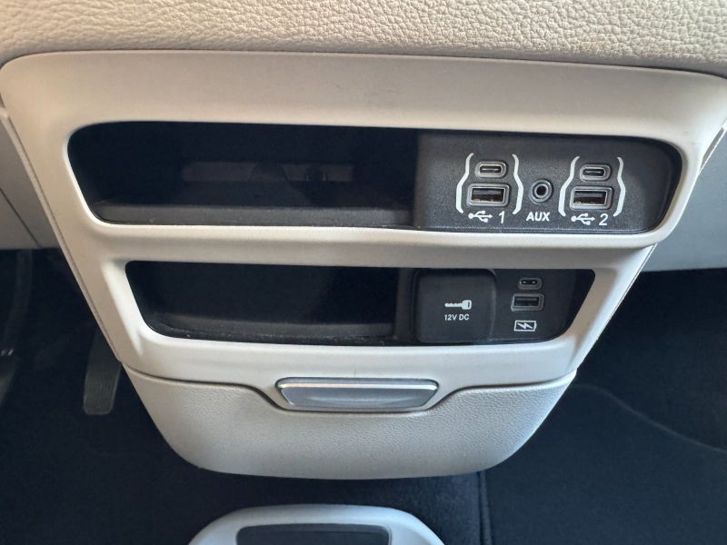 Chrysler Pacifica Hybrid pic #5226