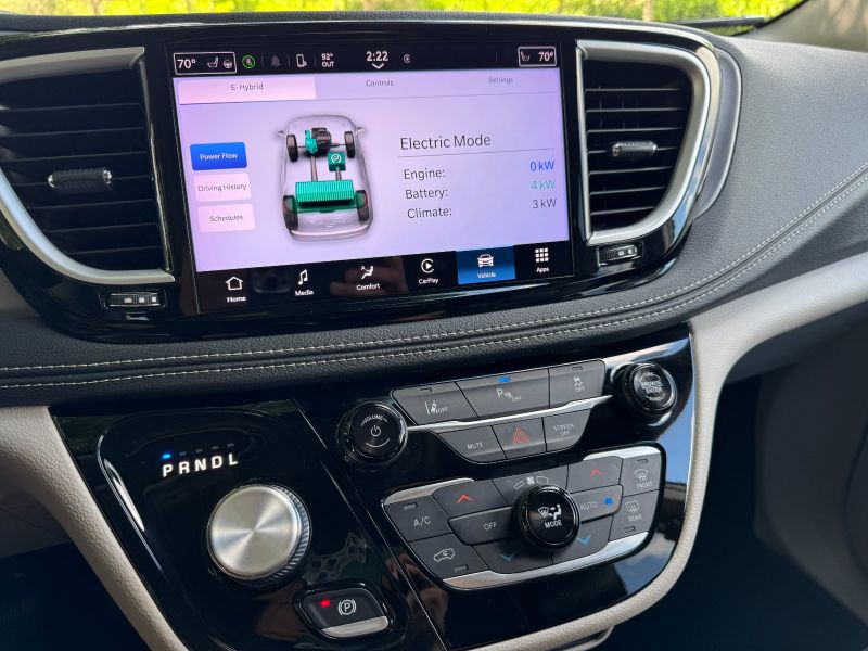 Chrysler Pacifica Hybrid pic #5234