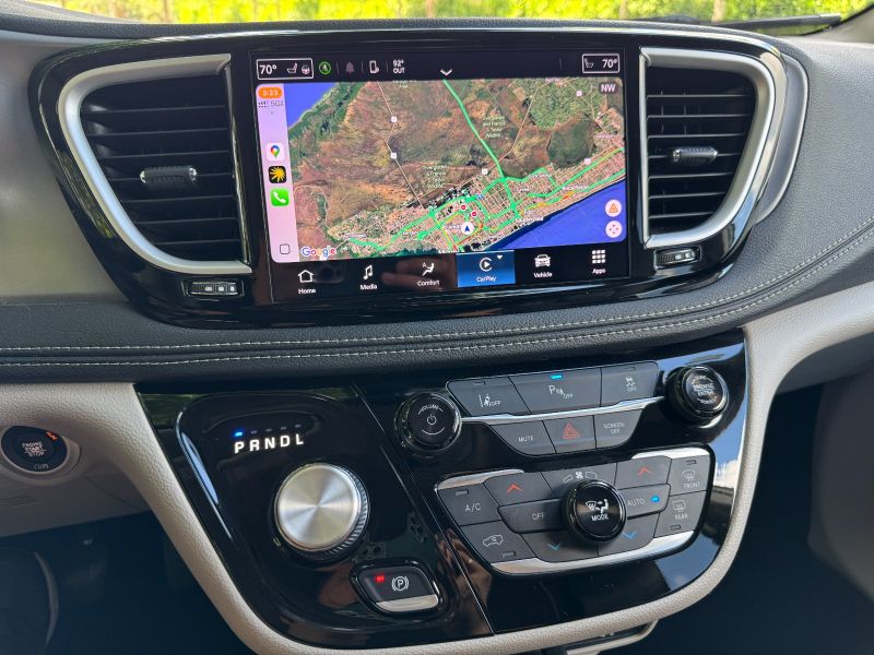 Chrysler Pacifica Hybrid pic #5235