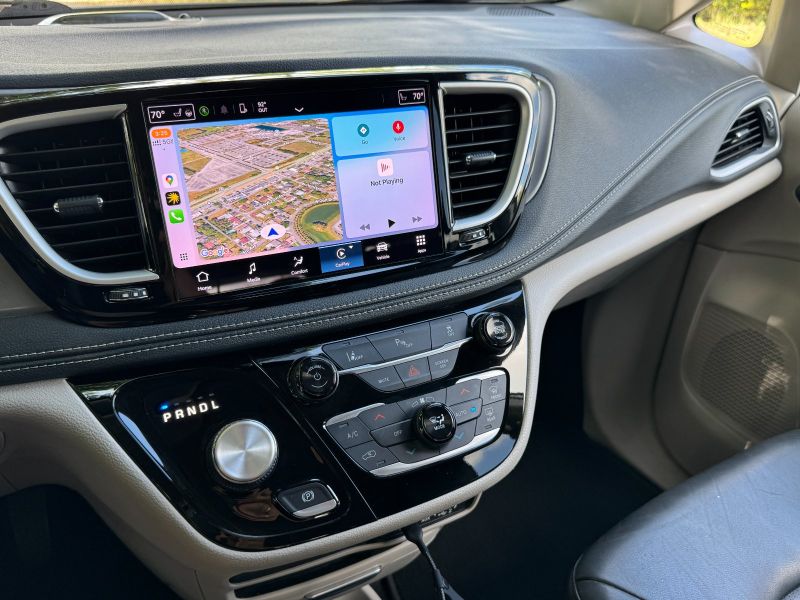 Chrysler Pacifica Hybrid pic #5237