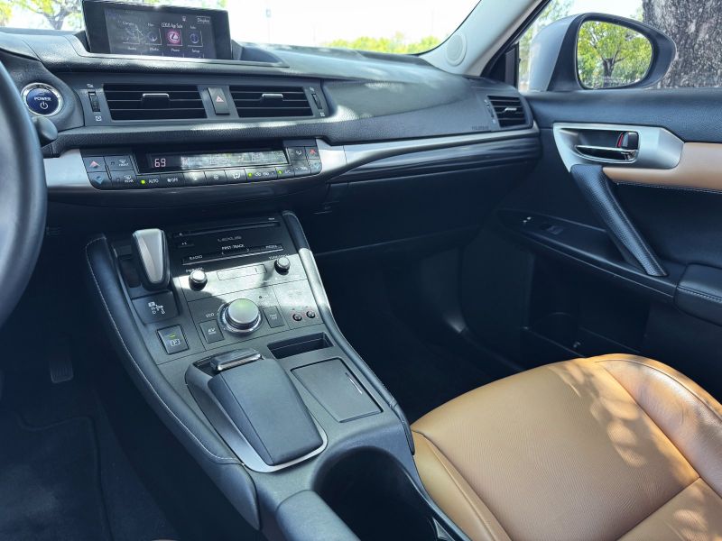 Lexus CT200 Hybrid pic #5330