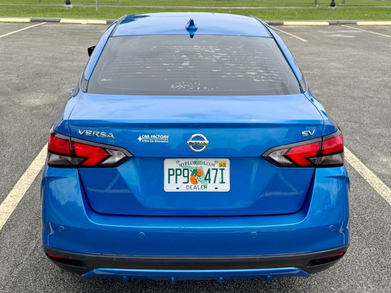 Nissan Versa SV pic #5345