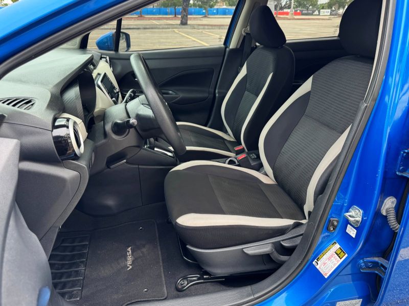 Nissan Versa SV pic #5348