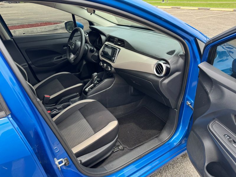 Nissan Versa SV pic #5353