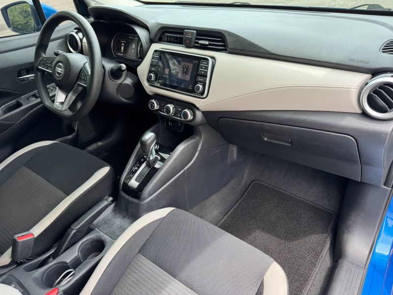 Nissan Versa SV pic #5354