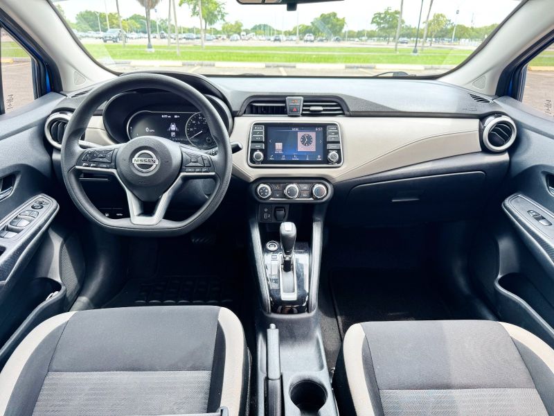 Nissan Versa SV pic #5355