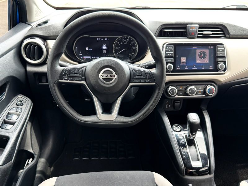 Nissan Versa SV pic #5356