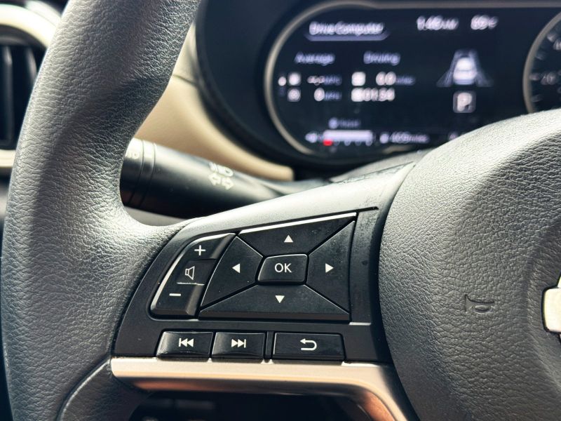 Nissan Versa SV pic #5357