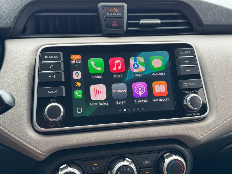 Nissan Versa SV pic #5363