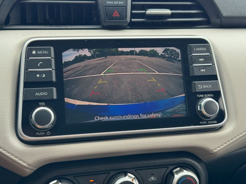 Nissan Versa SV pic #5365