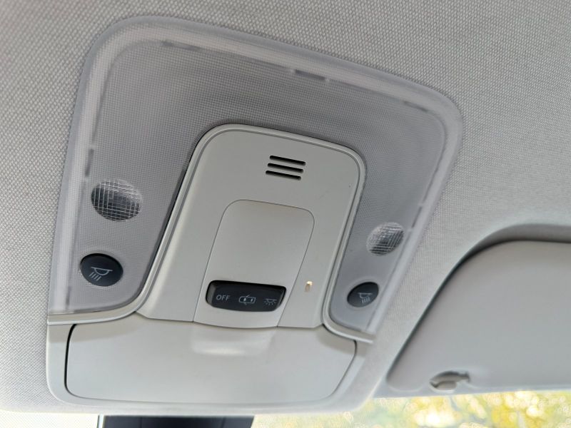 Toyota Prius Two pic #5597