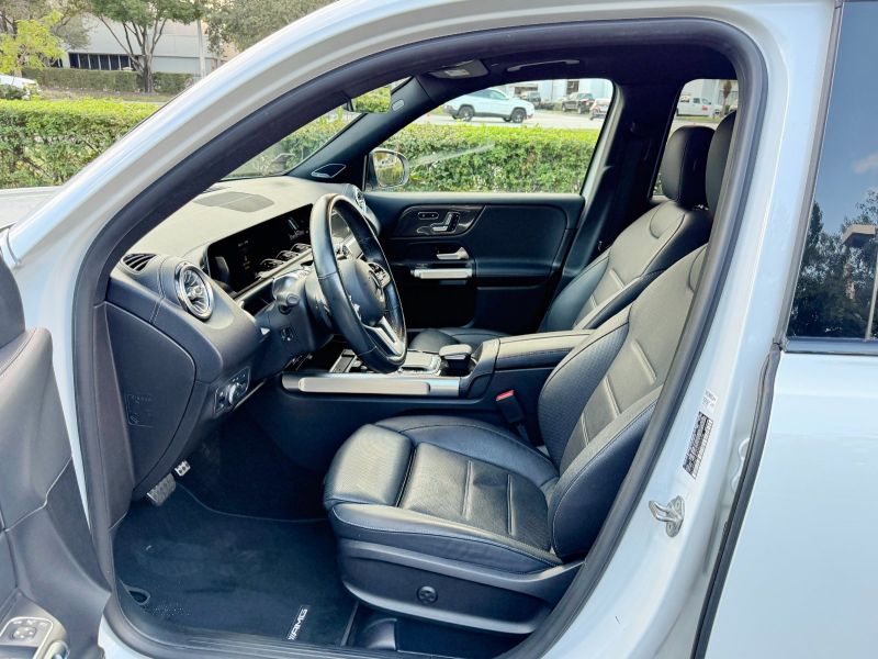 Mercedes-Benz GLB 250 pic #5862