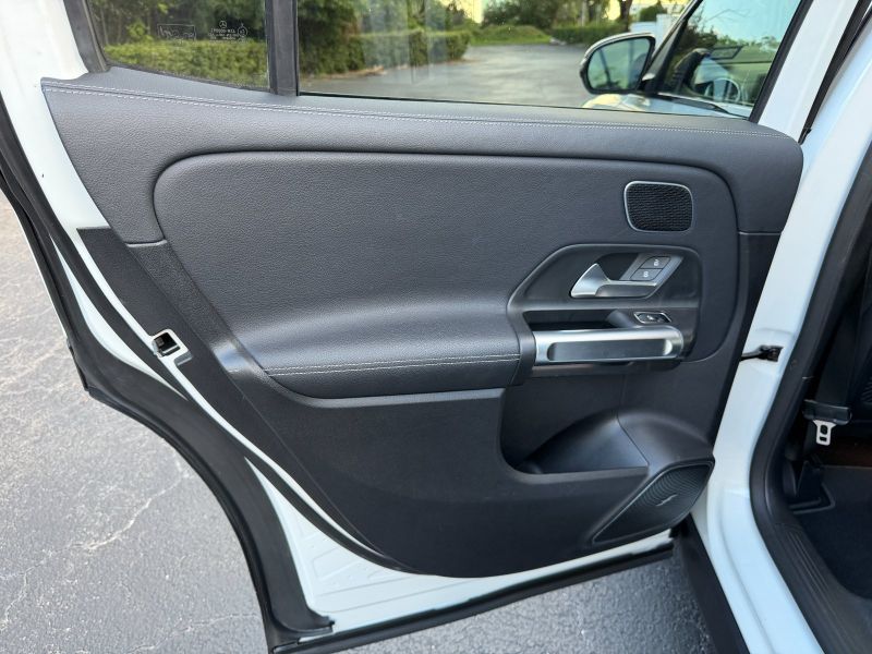 Mercedes-Benz GLB 250 pic #5866