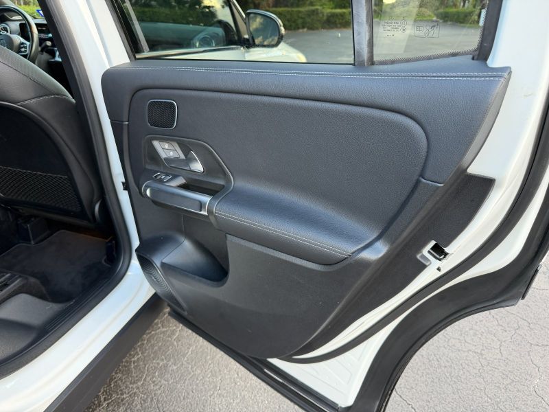 Mercedes-Benz GLB 250 pic #5868