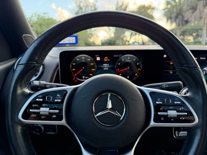 Mercedes-Benz GLB 250 pic #5878