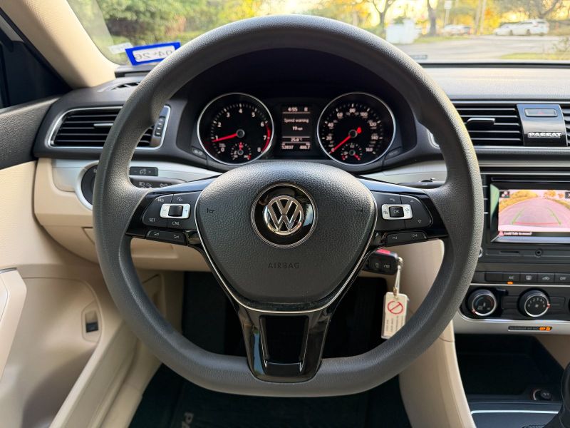 VW Passat pic #5911