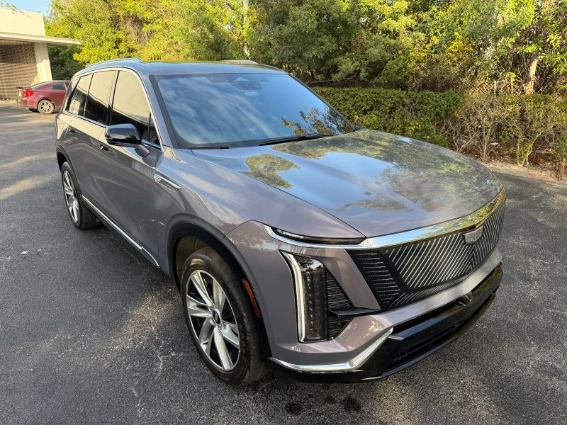Cadillac Vistiq 900 e4 for rent