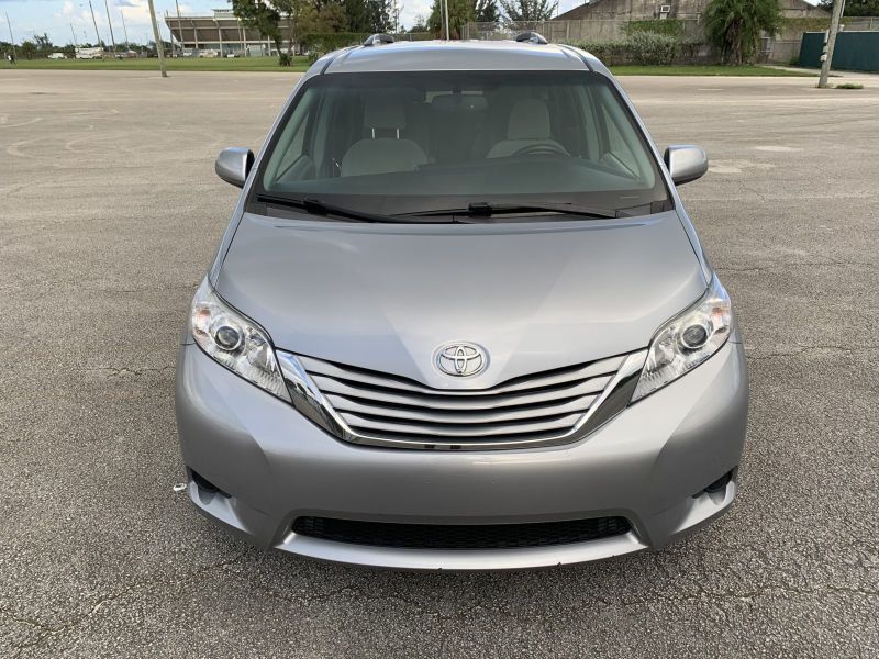 Toyota Sienna rental