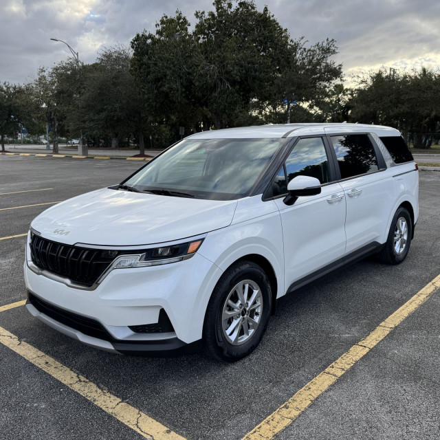 Minivan car rental in Miami